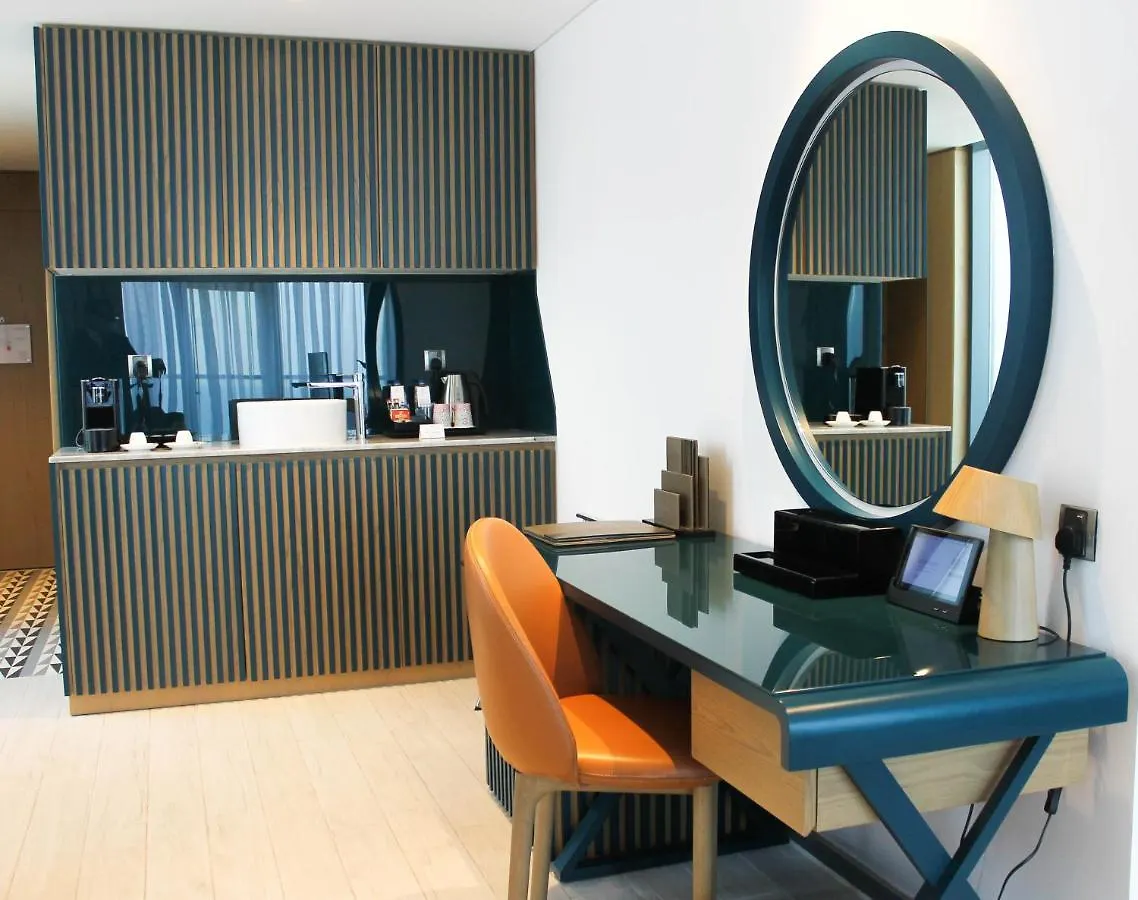 C Central Hotel And Resort The Palm Dubai