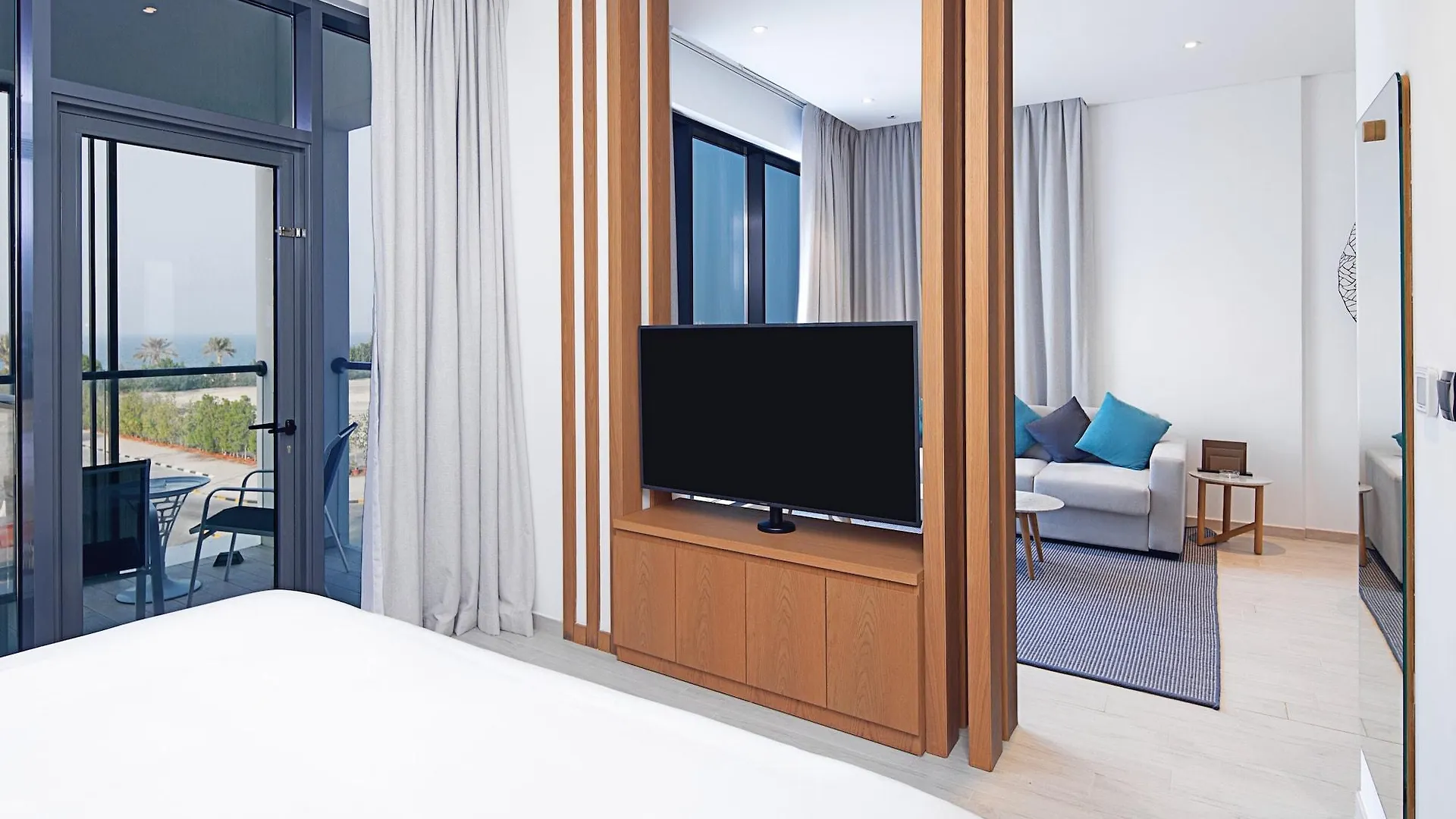 C Central Hotel And Resort The Palm Dubai