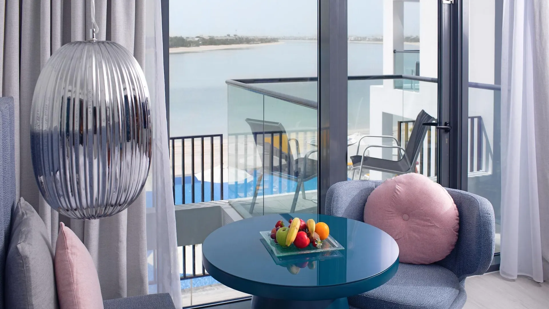 C Central Hotel And Resort The Palm Dubai