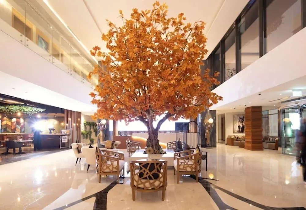 C Central Hotel And Resort The Palm Dubai